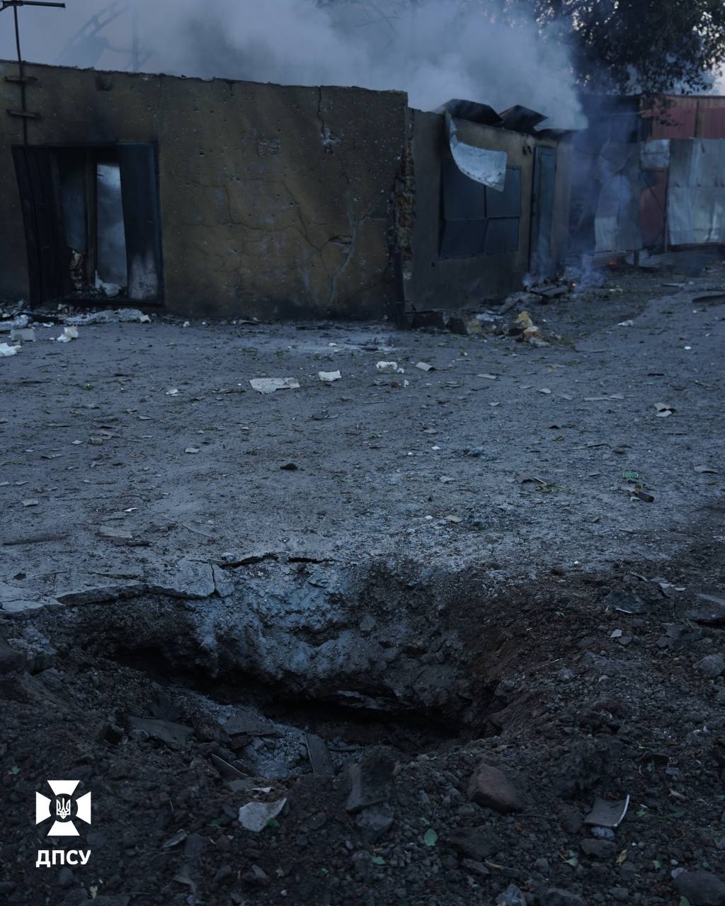 Ніч терору в Києві: розбиті будинки та вирви у дворах, місто в диму - репортаж РБК-Україна